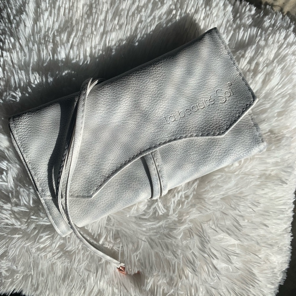 NEW LA Beaute Soi brush set and storage bag!